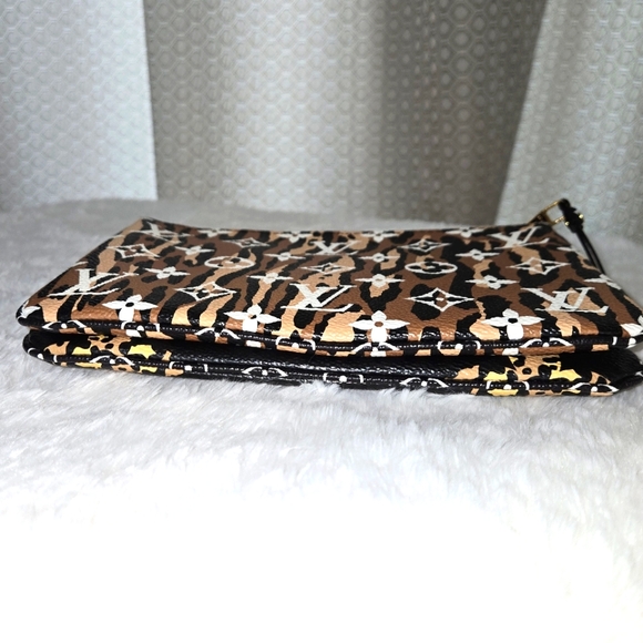 🔥 Louis Vuitton Pochette Double Zip Monogram Giant Jungle LIKE NEW! 🔥 - Picture 13 of 14